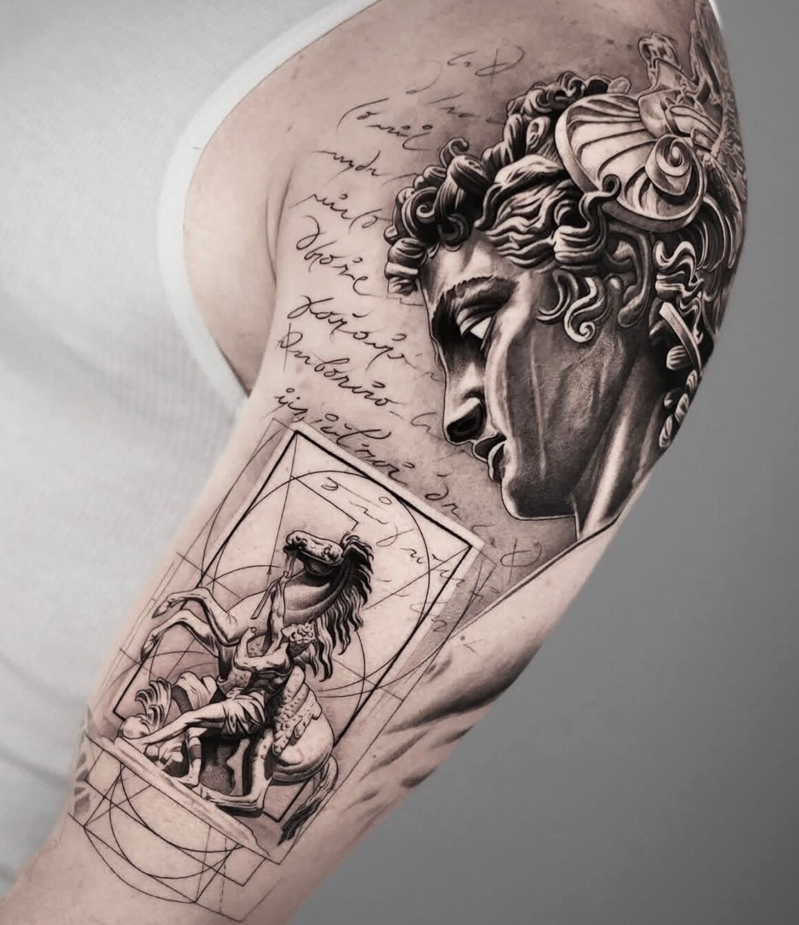 Graphic fine line tattoo geneva, tattoo Genève , statue grecque , zeus , 